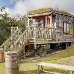 2X Double Bed - Glamping Wagon Dalby Forest