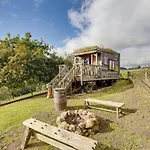 2X Double Bed - Glamping Wagon Dalby Forest