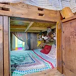 2X Double Bed - Glamping Wagon Dalby Forest